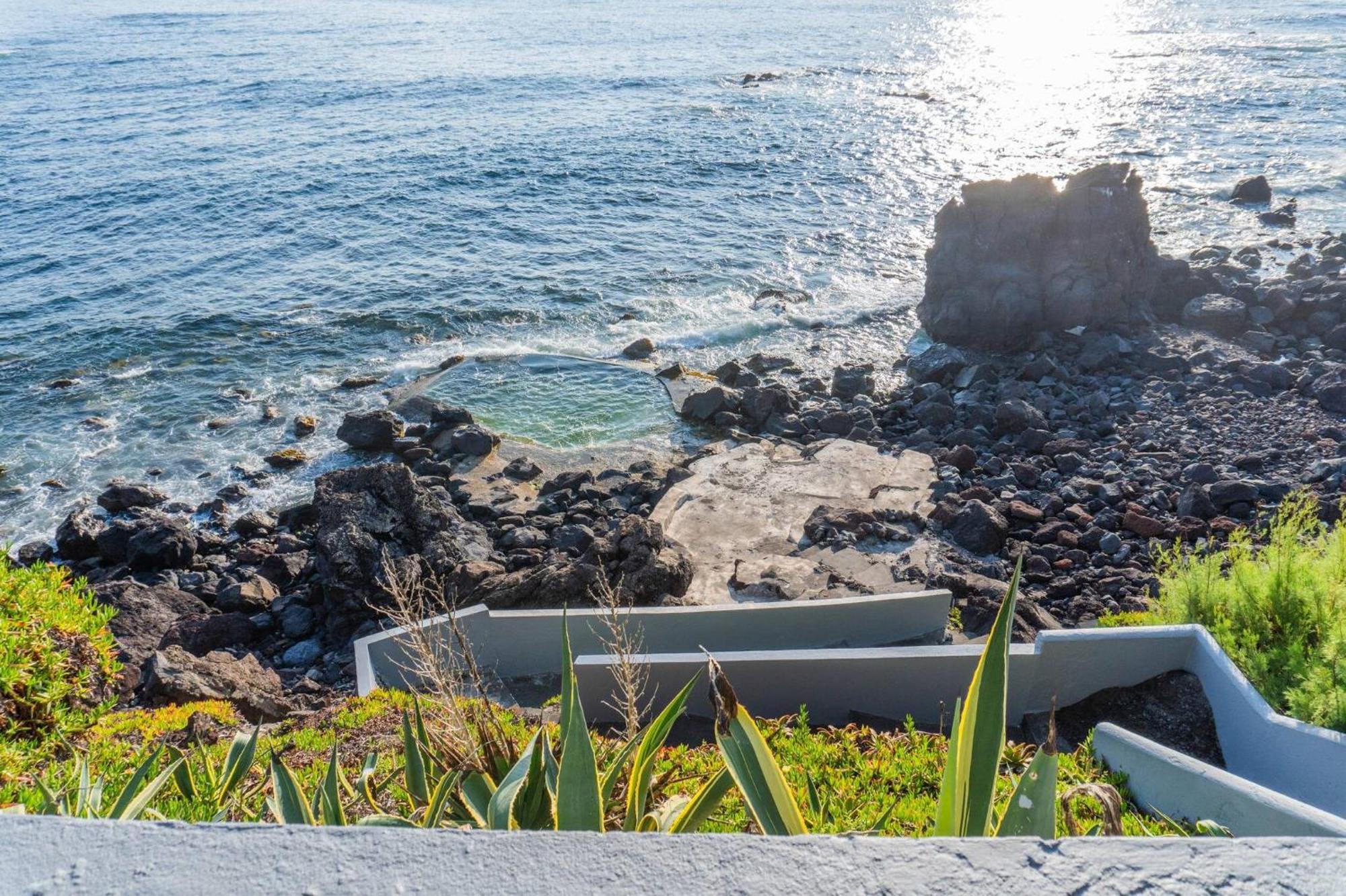 Mosteiros Natural Pool House ภายนอก รูปภาพ